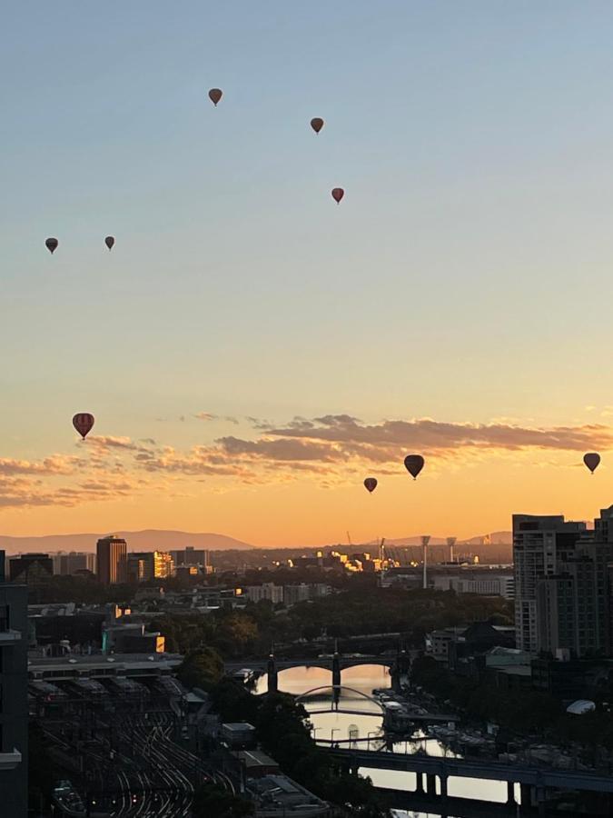 Aura2107, 2 Bedroom Apartment With Balcony, Stunning Yarra River And City Views Melbourne Esterno foto