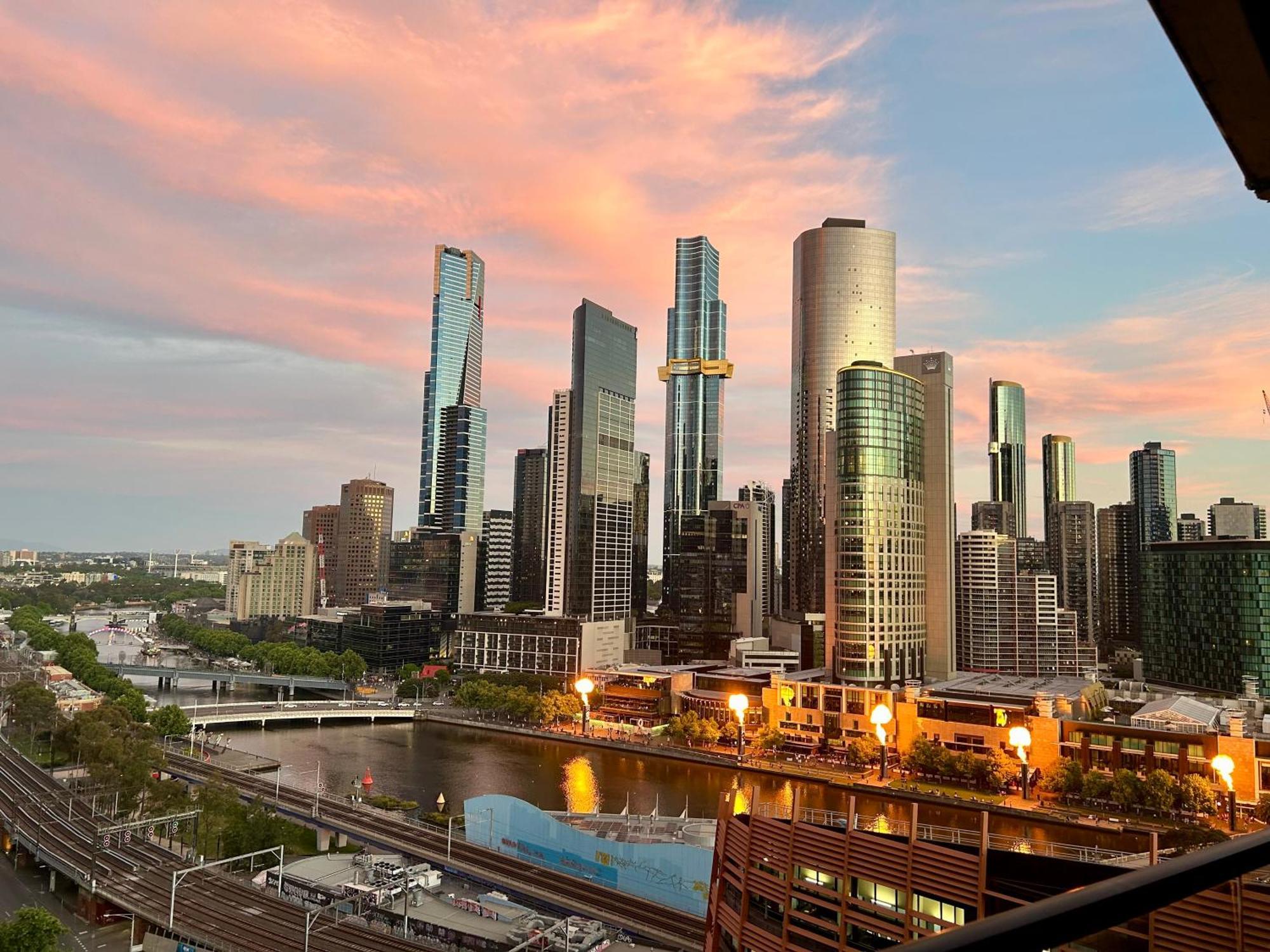 Aura2107, 2 Bedroom Apartment With Balcony, Stunning Yarra River And City Views Melbourne Esterno foto